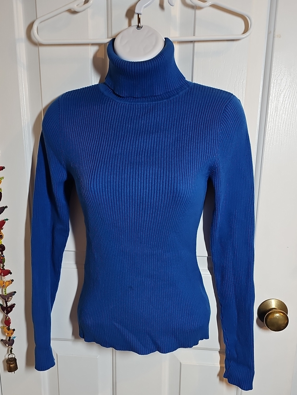 MODA INTERNATIONAL ( sold by Victoria's Secret) TURTLENECK SWEATER  S BLUE